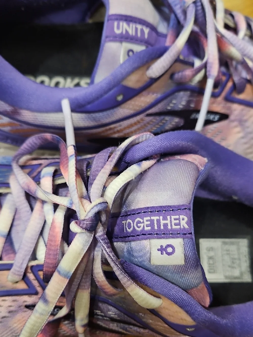 Brooks Unity Together Shoes - Picture 8 of 9
